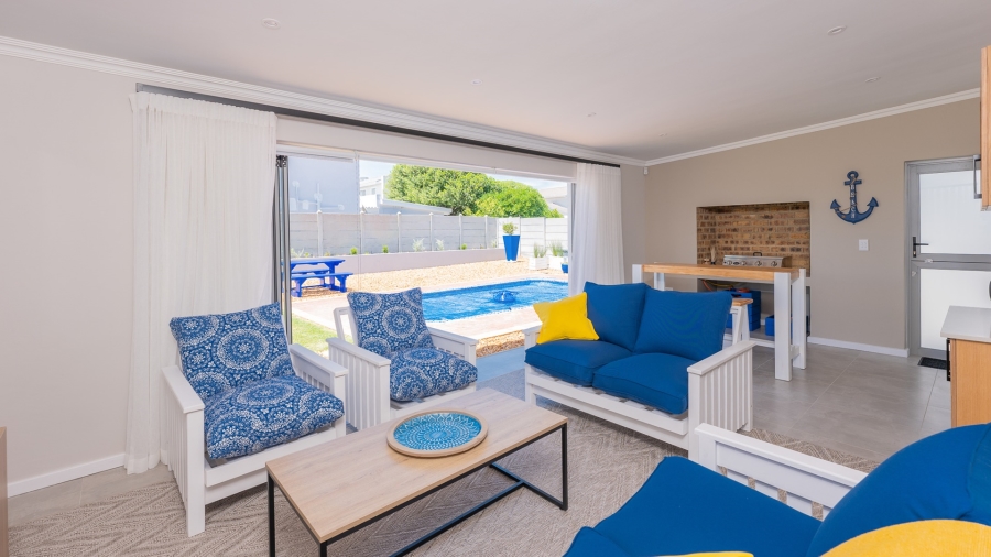 4 Bedroom Property for Sale in Struisbaai Western Cape